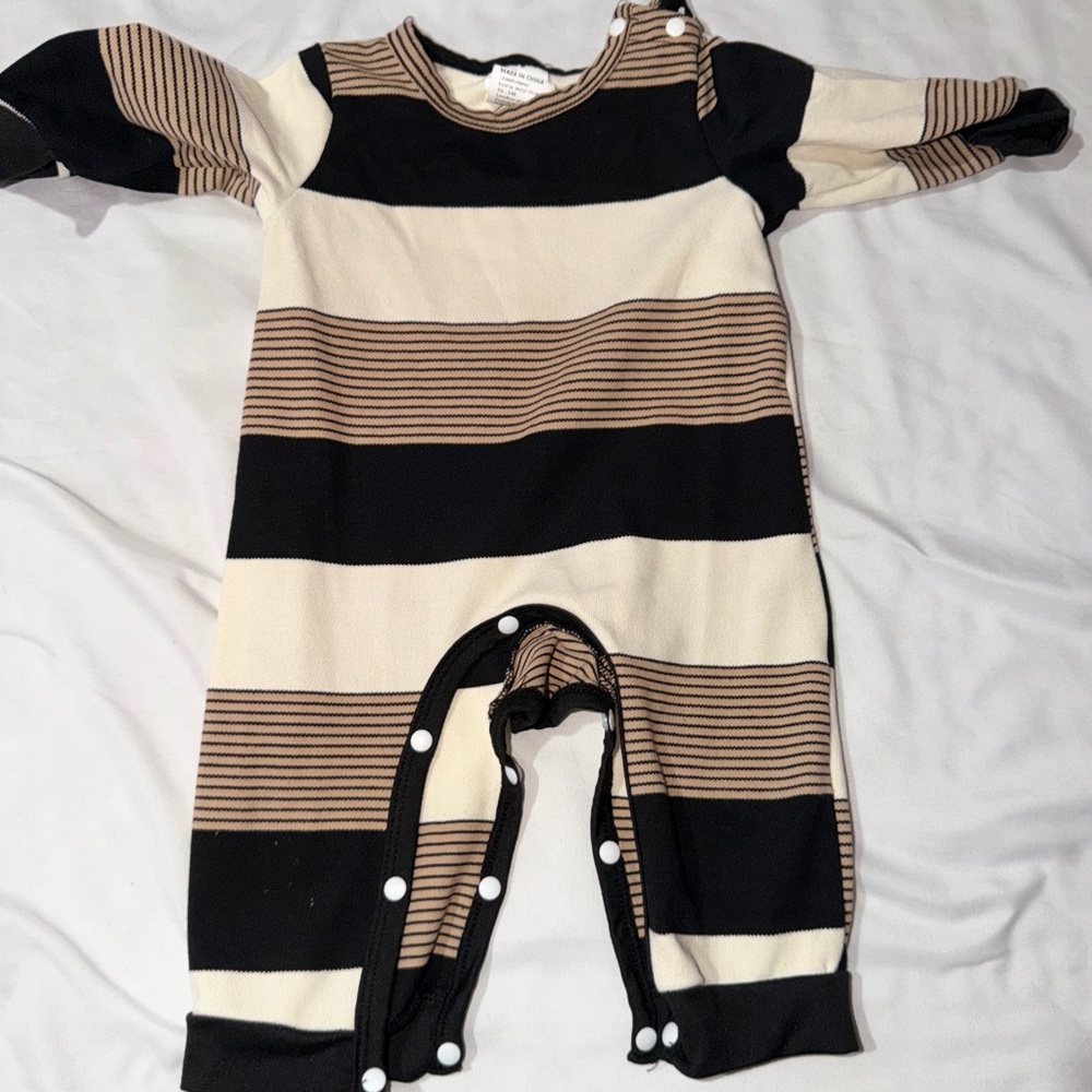 Assorted Baby clothing and footwear - Picture 7 of 8
